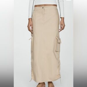 Mango parachute skirt with cargo pockets in MEDIUM BROWN COLOR. Size Small. NWT